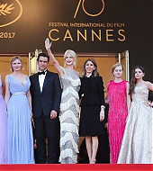 totallyelle-2017-05-24-thebeguiled-premiere-cannes-165.jpg