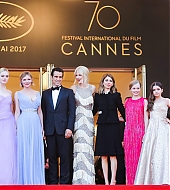 totallyelle-2017-05-24-thebeguiled-premiere-cannes-179.jpg