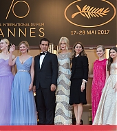 totallyelle-2017-05-24-thebeguiled-premiere-cannes-226.jpg