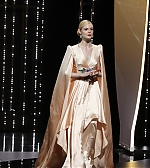 totally_elle_cannes_openingceremony_19_onstage__26.jpg