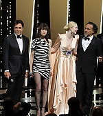 totally_elle_cannes_openingceremony_19_onstage__42.jpg