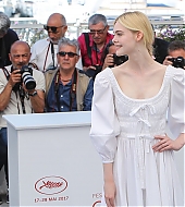 totallyelle-2017-05-23-thebeguiled-photocall-cannes-429.jpg