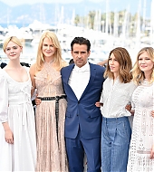 totallyelle-2017-05-23-thebeguiled-photocall-cannes-464.jpg